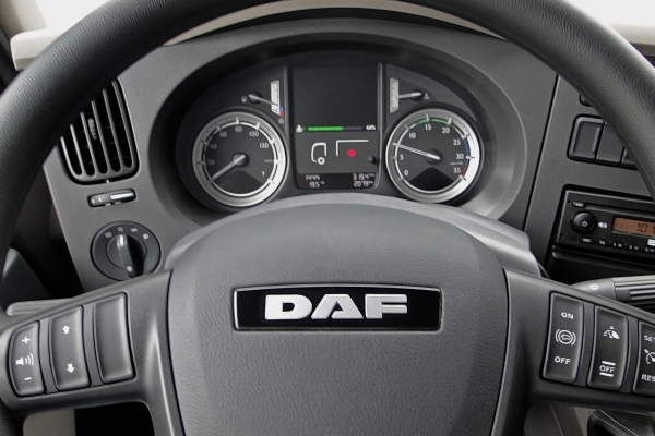 DAF-11